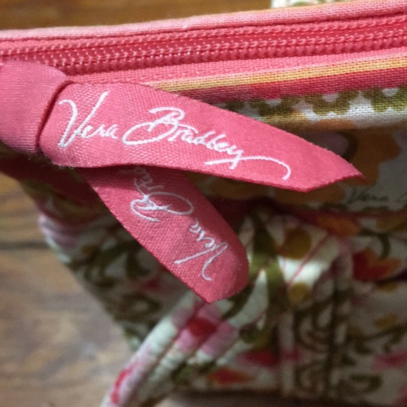 Vera Bradley Woman’s Handbag - Picture 2 of 4